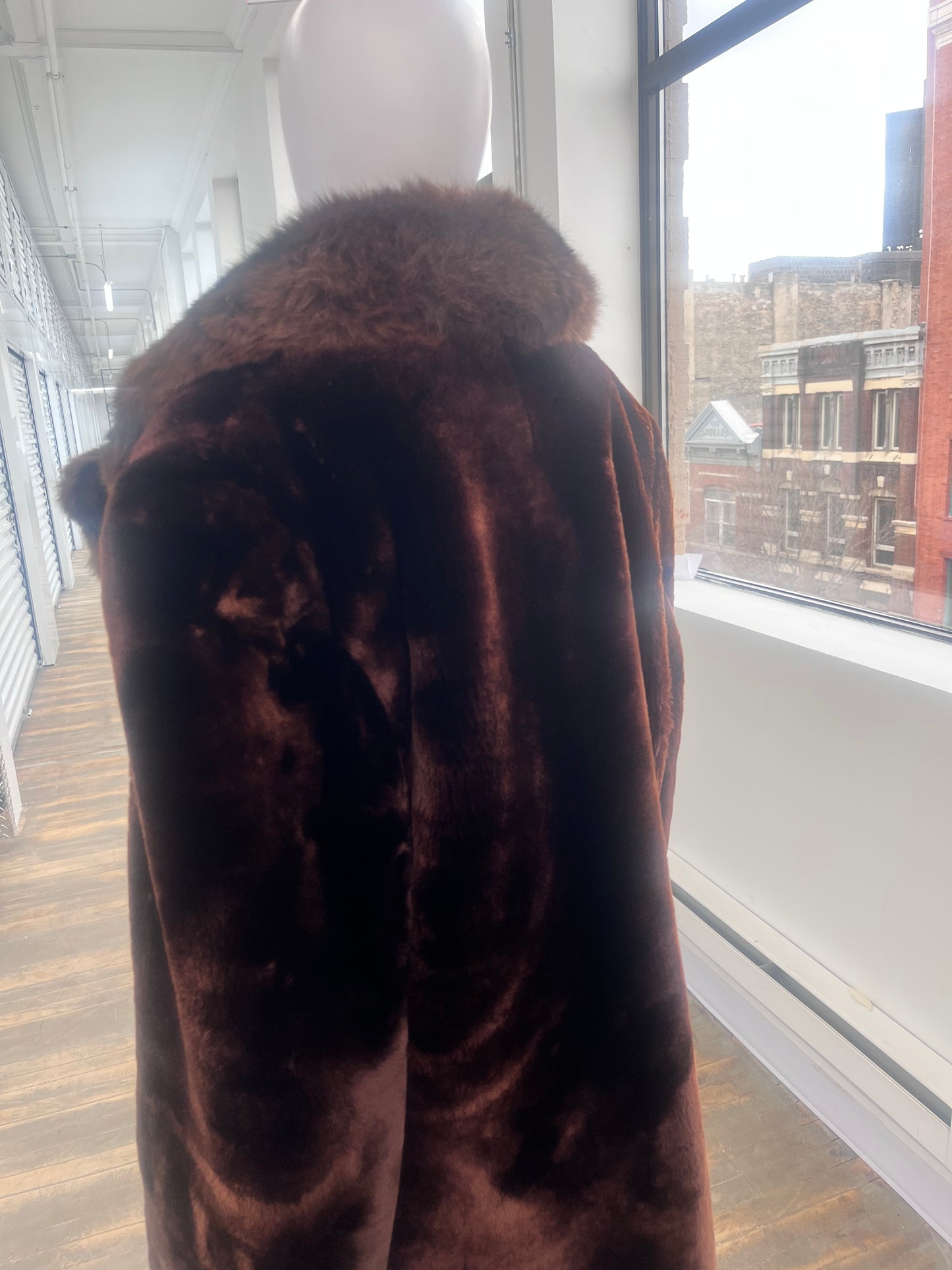 "Victors" Vintage 1960s Bear/Sable Leather Fur Coat L-2XL Made in Chicago